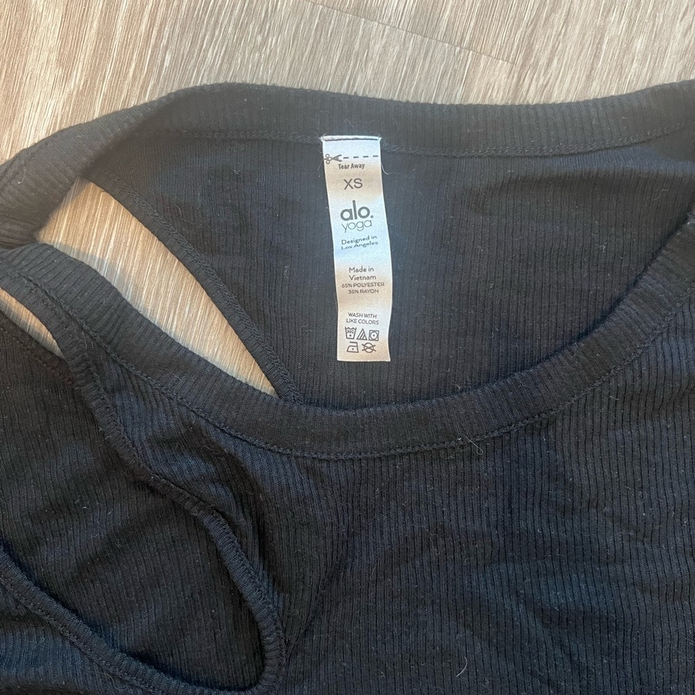 Alo Yoga Ribbed top - Picture 2 of 4